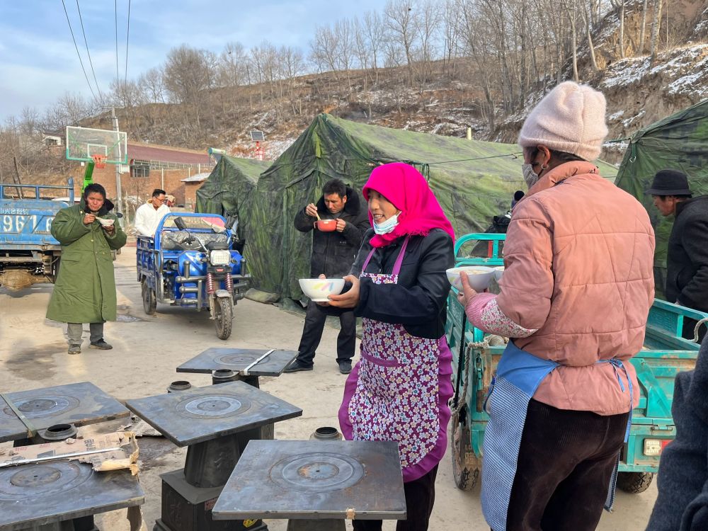 天博体育官方平台入口积石山62级地震｜记者手记：炊烟又起(图3)