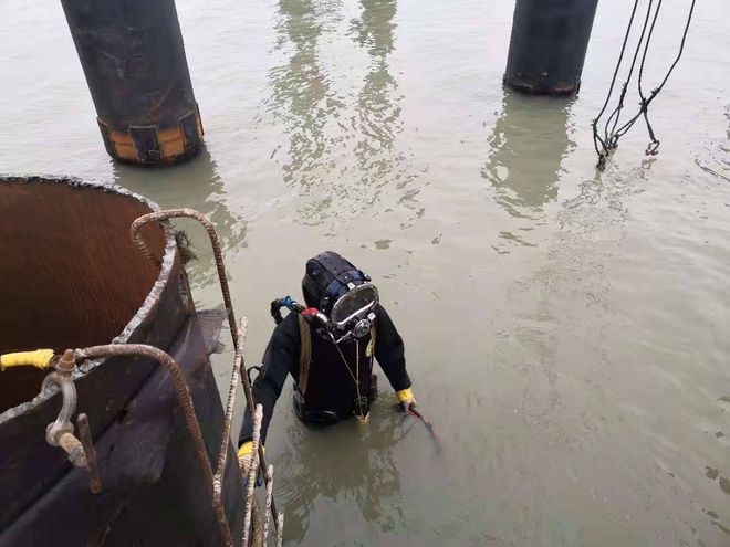 天博体育官方平台入口铜仁市水下维修闸门-雨水管道砌墙封堵(图2)